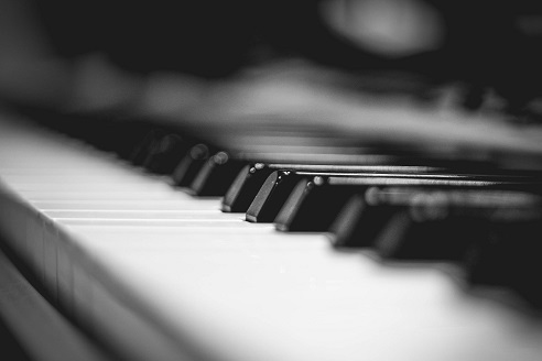 ピアノの弾き方で、"音程"をコントロールする！？